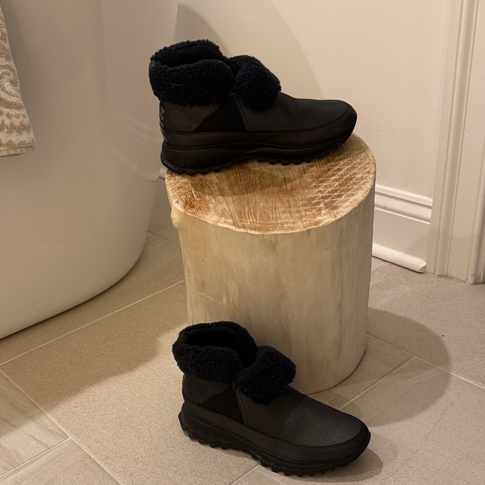 Cole Haan Women's Black Shearling Fur-Lined Ankle Boots size 7